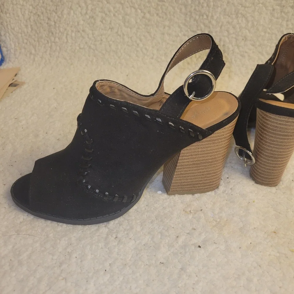 Qupid Women Fashion Vegan‎ Suede Cut Out Peep Toe Block Stacked Heel Size 7